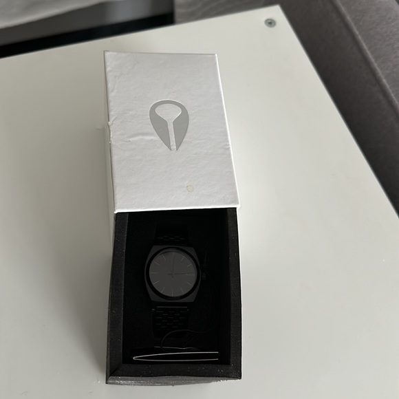 Nixon all black unisex 40 mm Time Teller watch - Picture 6 of 6